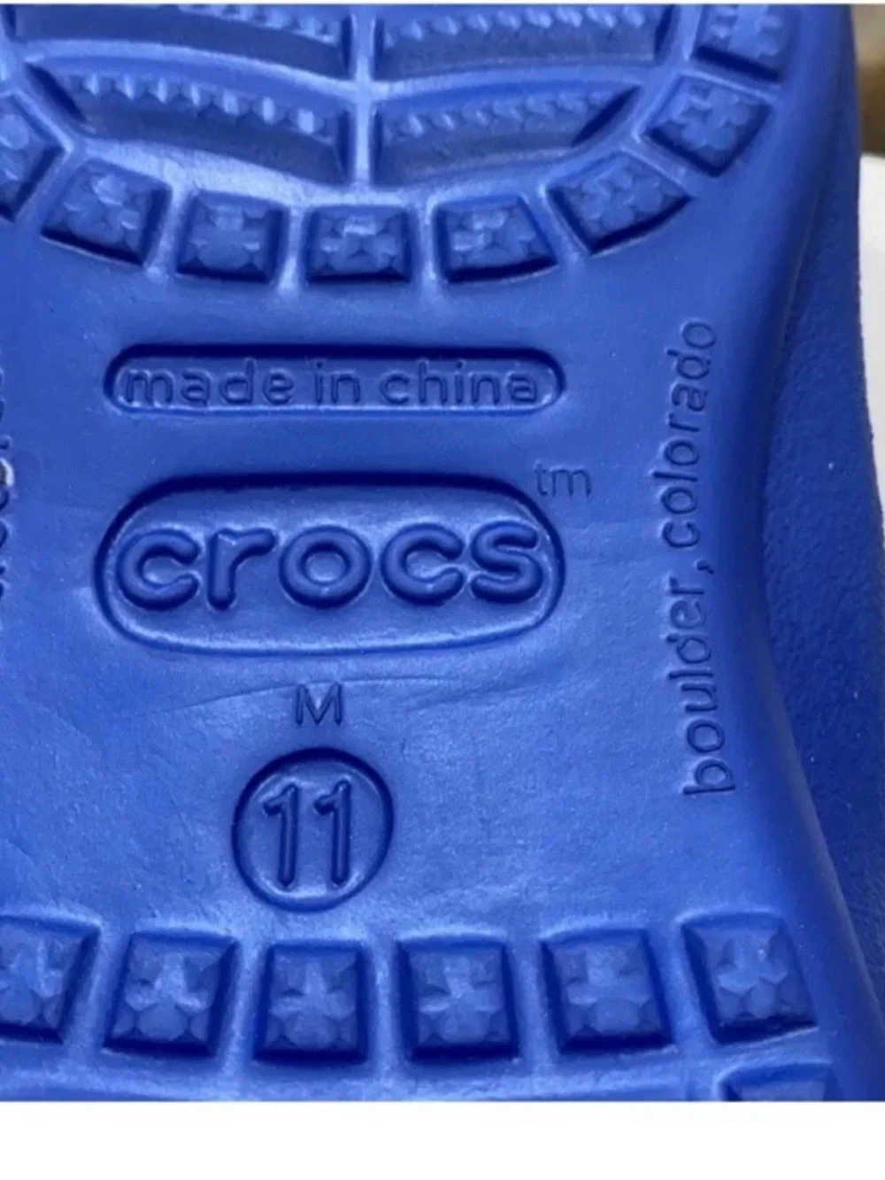 Crocs mens Size 11 Sandal New Blue and Red Flip Sandals, no tags